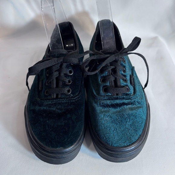 VANS OFF THE WALL Sz 7 Velvet Jackard Black Rubber Sole Lace Up Sneakers - Picture 2 of 11